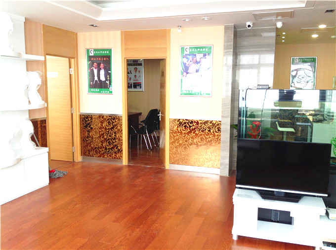 濟(jì)南頭發(fā)稀少怎么辦？有能解決頭發(fā)稀少的機(jī)構(gòu)嗎