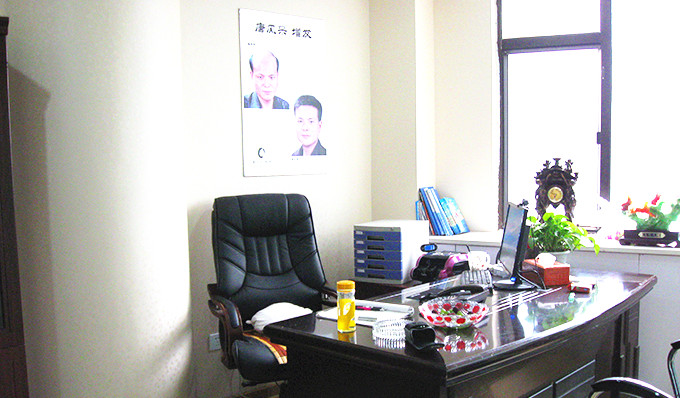 重慶做假發(fā)到哪里好？選擇唐風(fēng)采快速解決頭發(fā)稀疏！