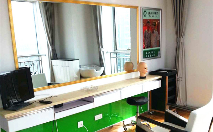 面對(duì)頭發(fā)禿頂，石家莊補(bǔ)發(fā)機(jī)構(gòu)哪家能讓你重回青春當(dāng)年？