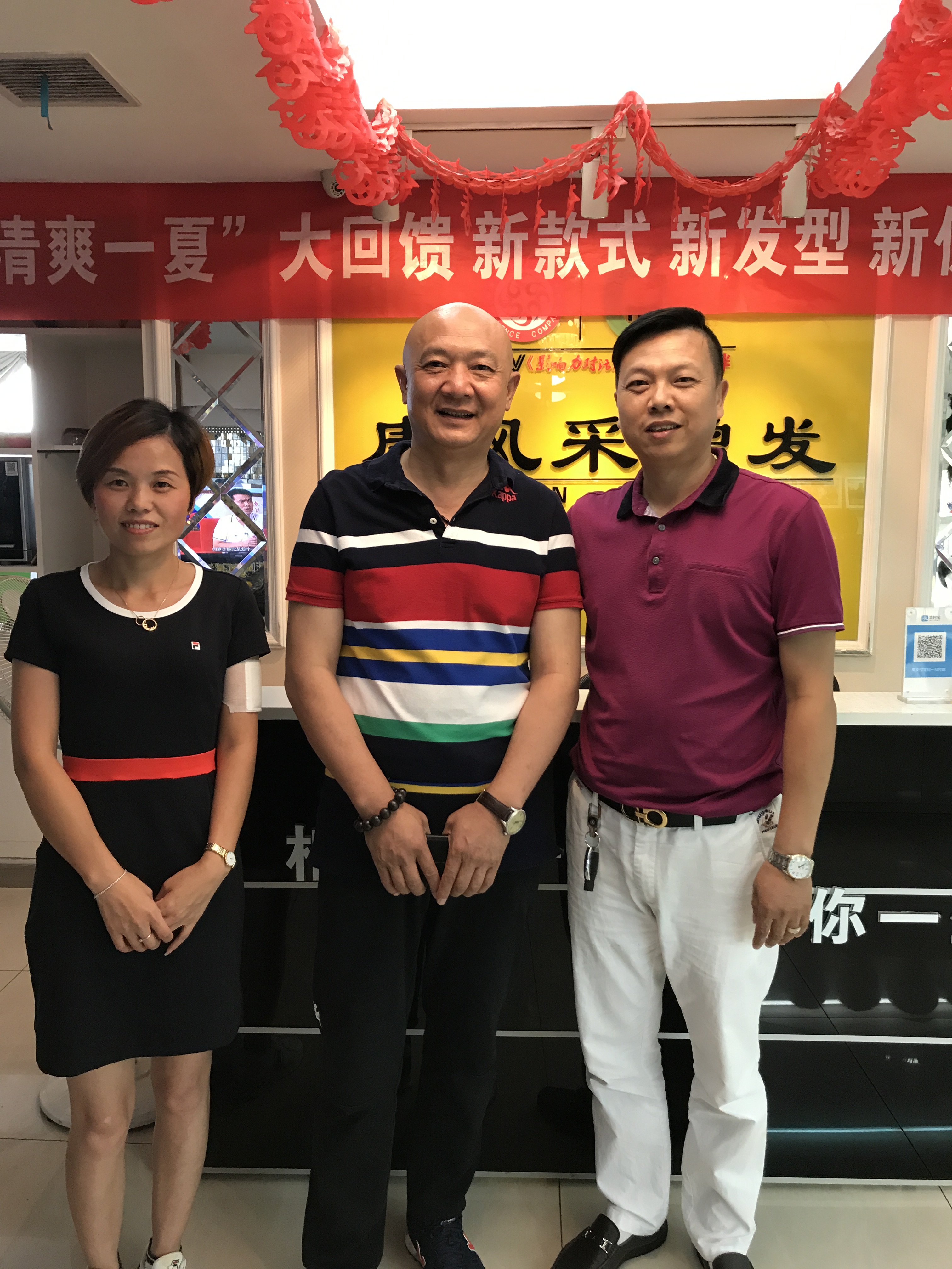 武漢唐風(fēng)采假發(fā)喜迎央視春晚小品《招聘》主演周錦堂先生