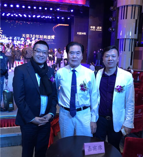 歡迎ICD世界發(fā)型設(shè)計(jì)家協(xié)會(huì)中國(guó)區(qū)會(huì)長(zhǎng)許小東蒞臨唐風(fēng)采