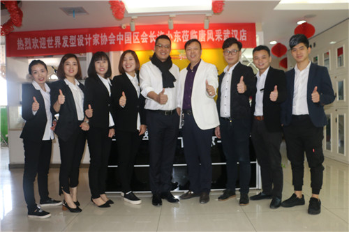 歡迎ICD世界發(fā)型設(shè)計(jì)家協(xié)會(huì)中國(guó)區(qū)會(huì)長(zhǎng)許小東蒞臨唐風(fēng)采